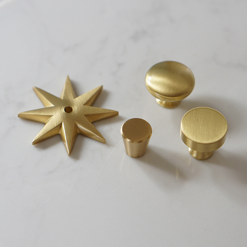 Maniglie per Mobili in Ottone  - Furniture Grade Hardware recensione e prezzo
